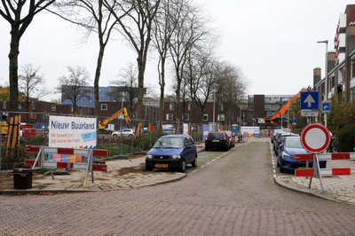 913104 Gezicht in de Slotemaker de Bruïnestraat te Utrecht, vanaf de Samuel Mullerstraat, met links het bouwterrein ...